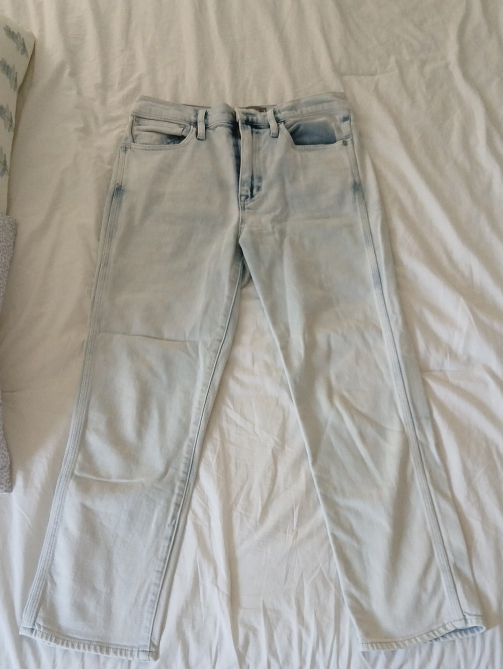 Light Wash Straight Leg Women’s Jeans